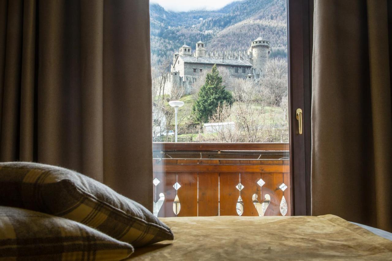 Hotel Comtes De Challant Albergo Etico Valle d'Aosta Fenis Buitenkant foto